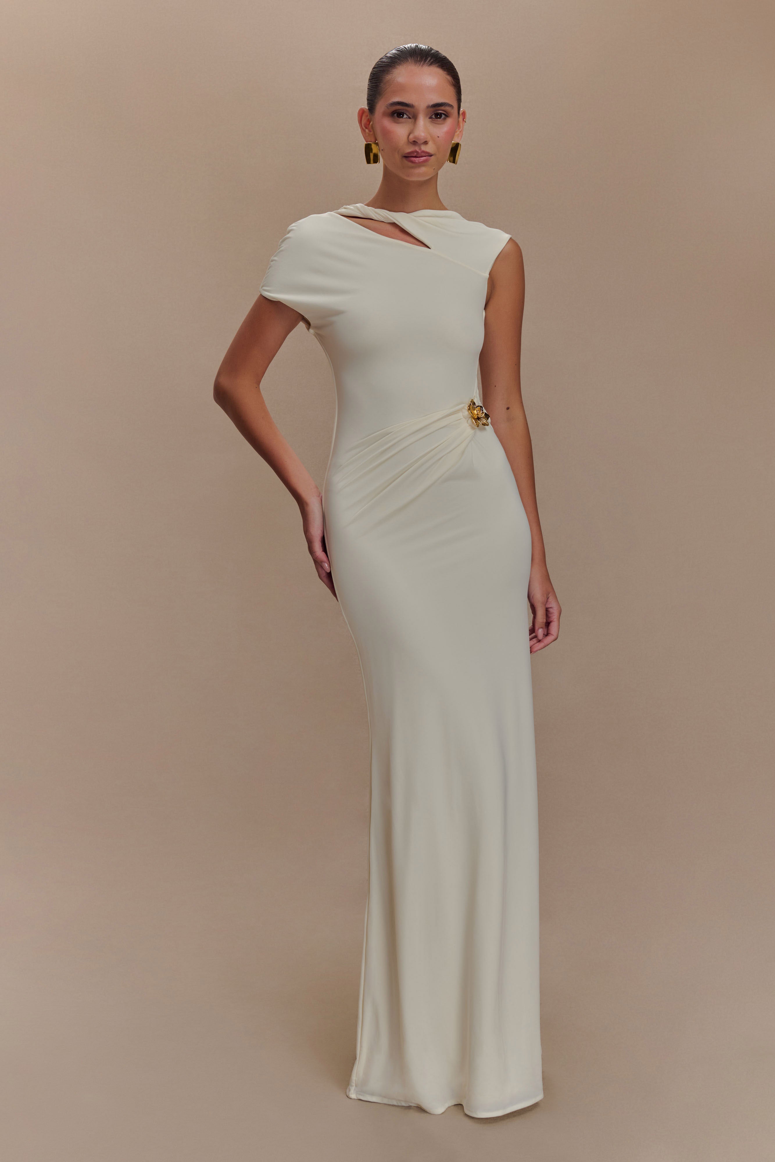 Ivonelle™ – Ivory Maxi Dress with Classic Cut