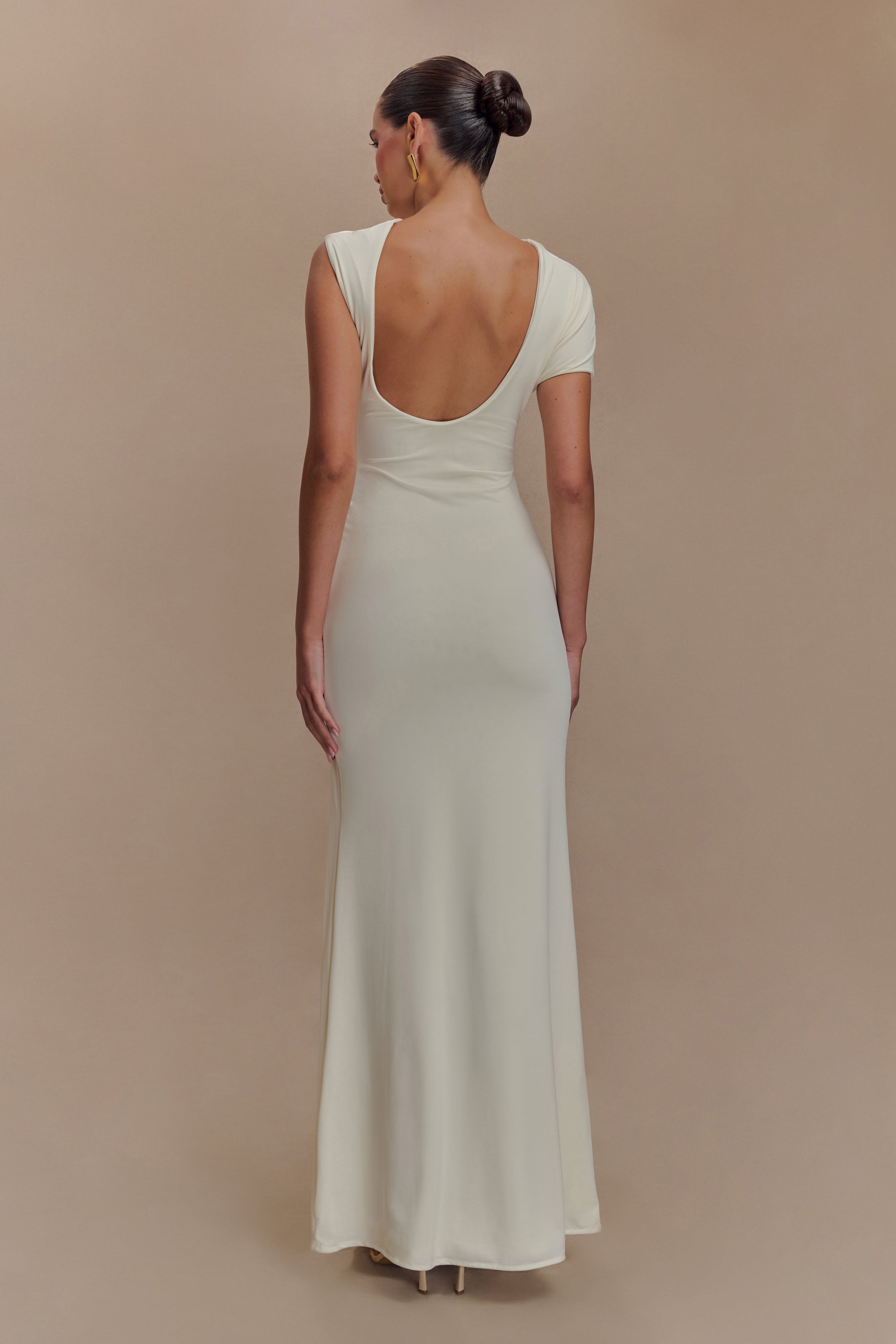 Ivonelle™ – Ivory Maxi Dress with Classic Cut