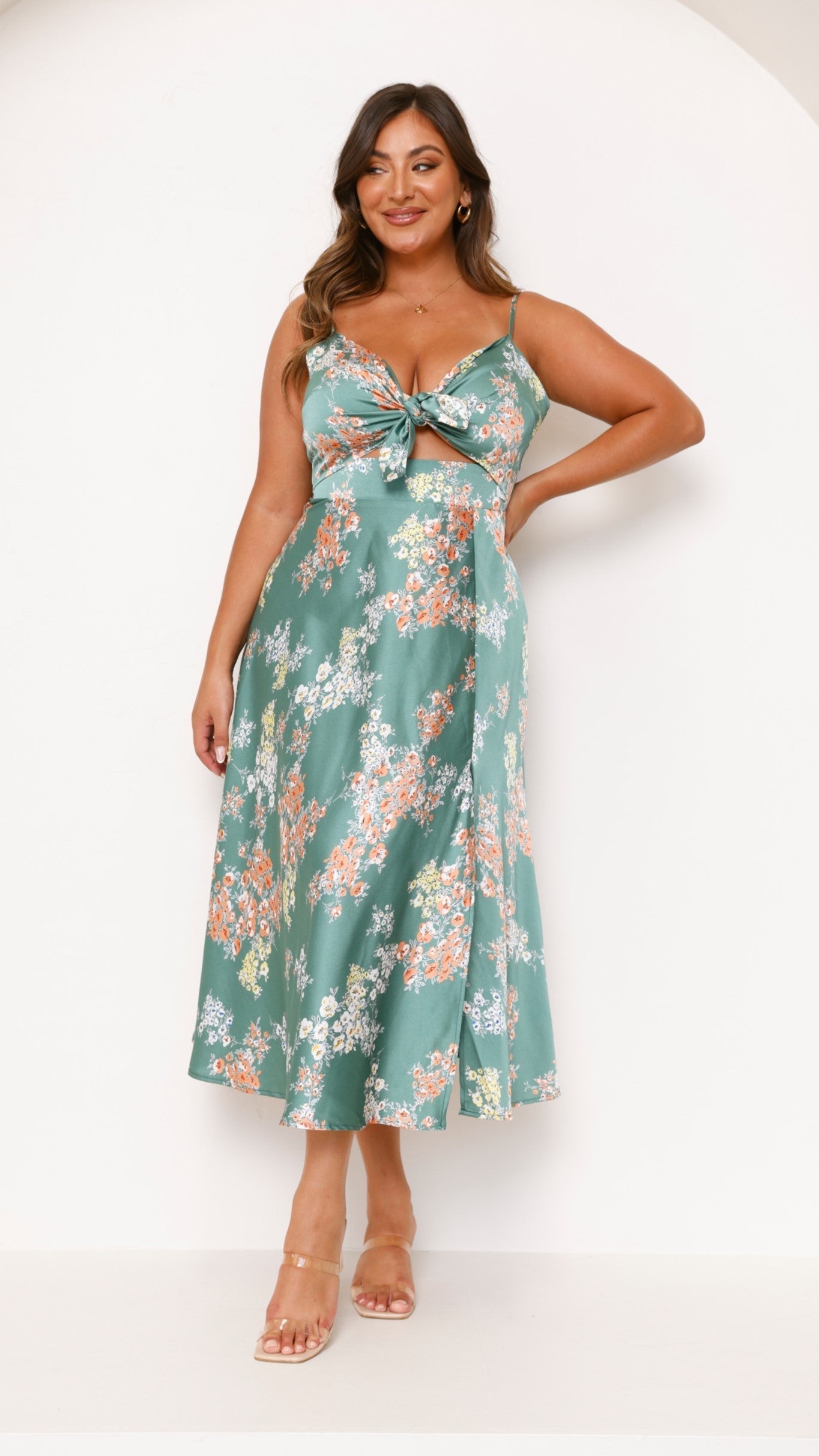 Elowen™ – Airy Midi Dress with Floral Print and Open Back