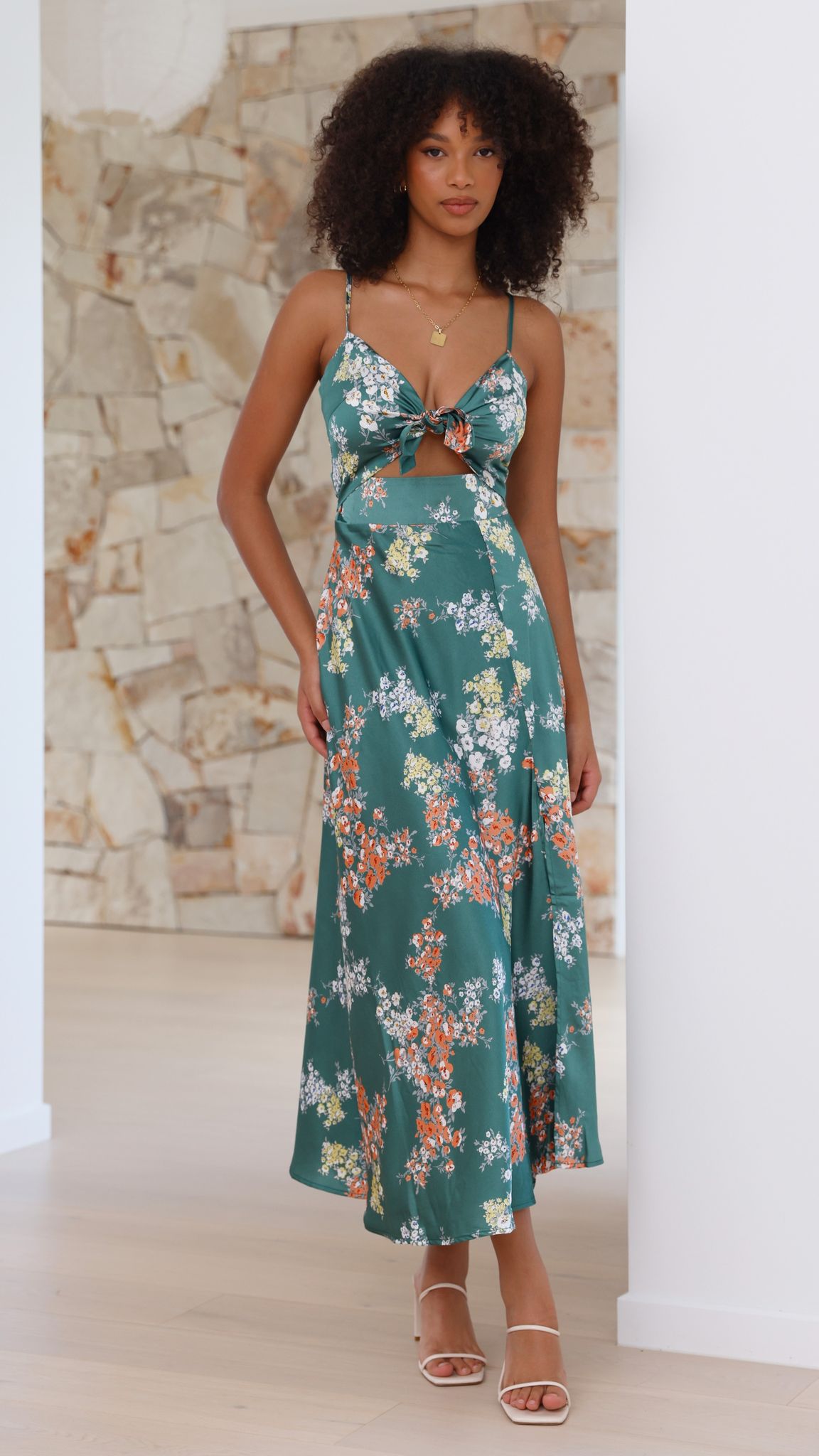 Elowen™ – Airy Midi Dress with Floral Print and Open Back