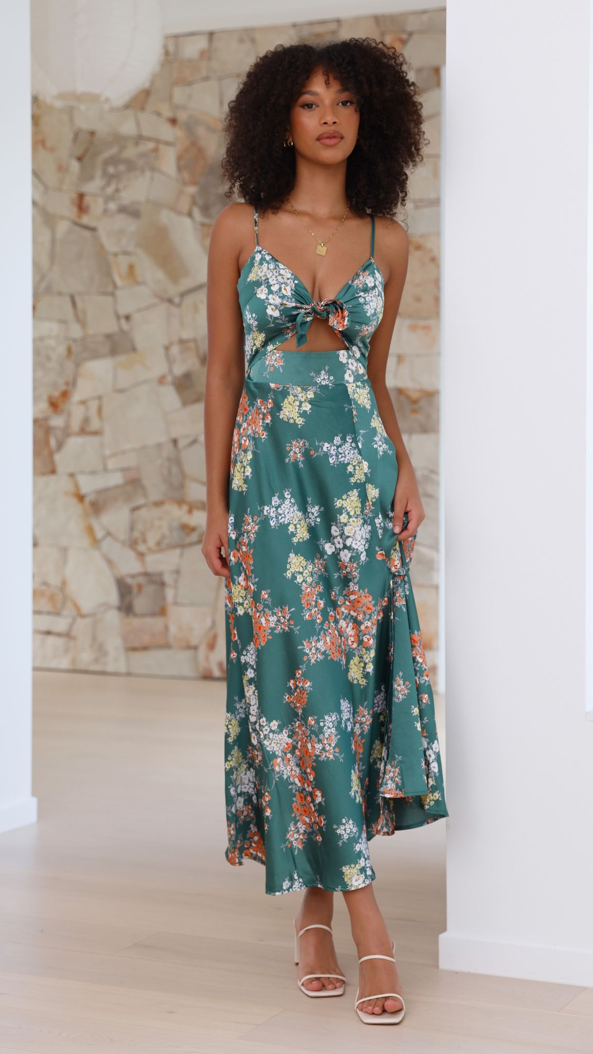 Elowen™ – Airy Midi Dress with Floral Print and Open Back