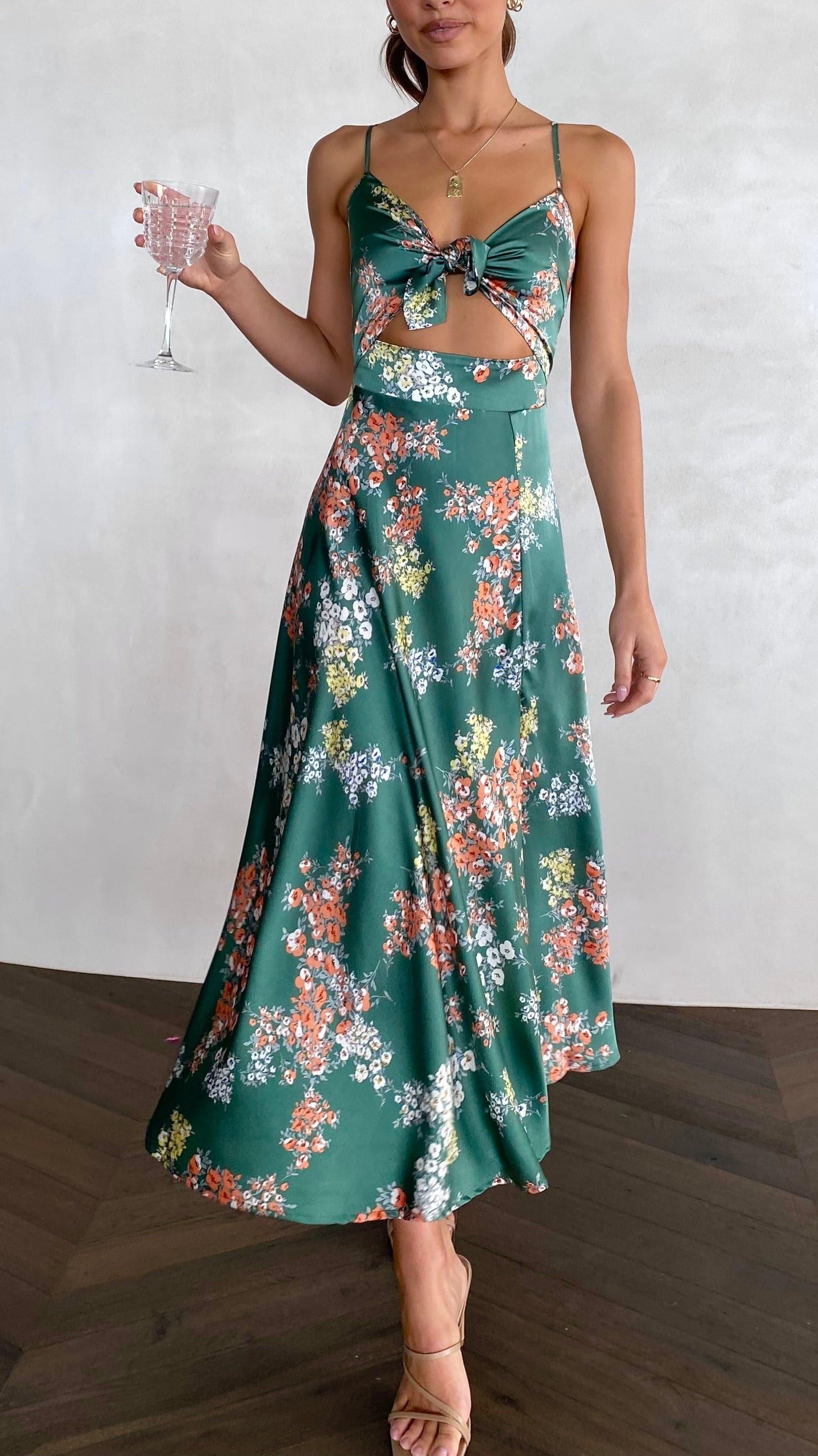 Elowen™ – Airy Midi Dress with Floral Print and Open Back
