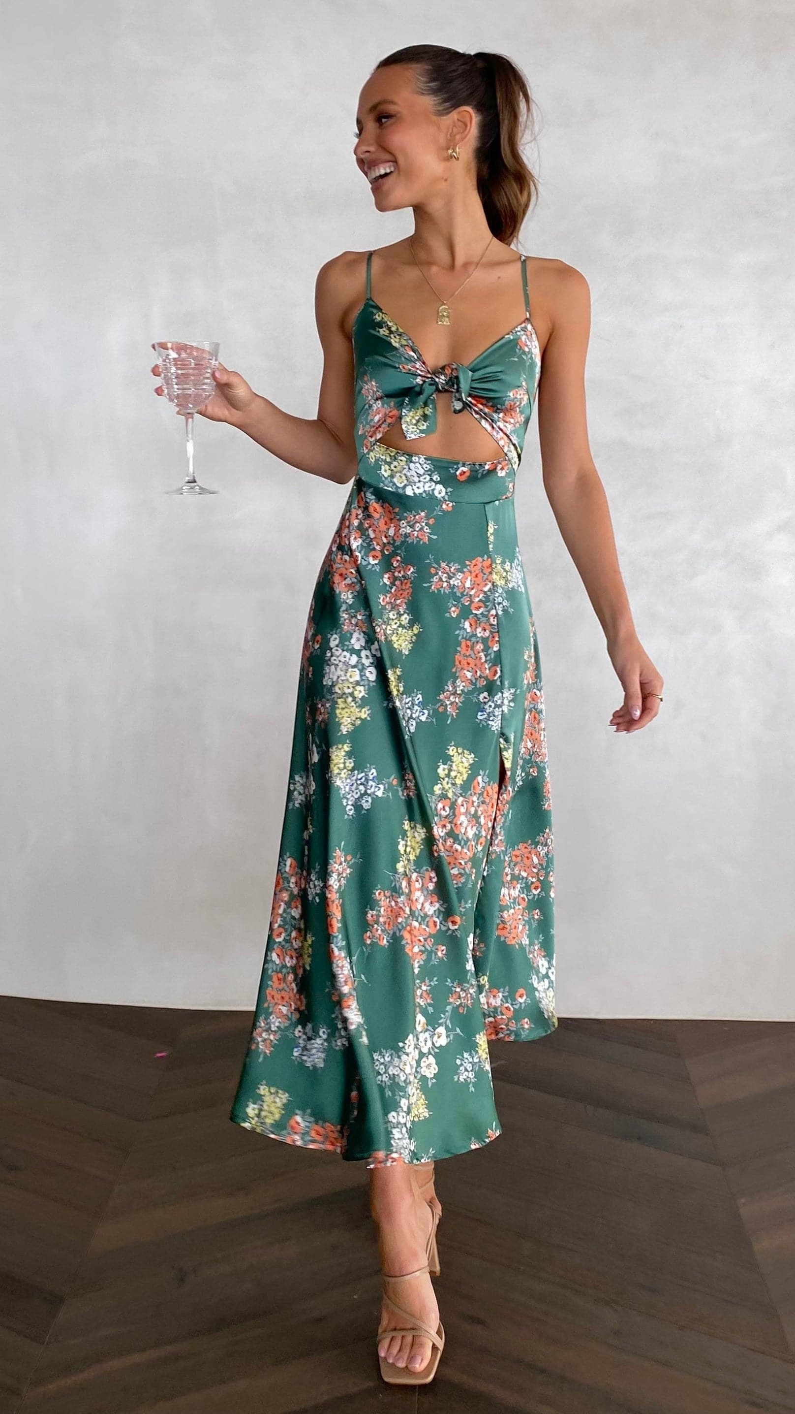 Elowen™ – Airy Midi Dress with Floral Print and Open Back